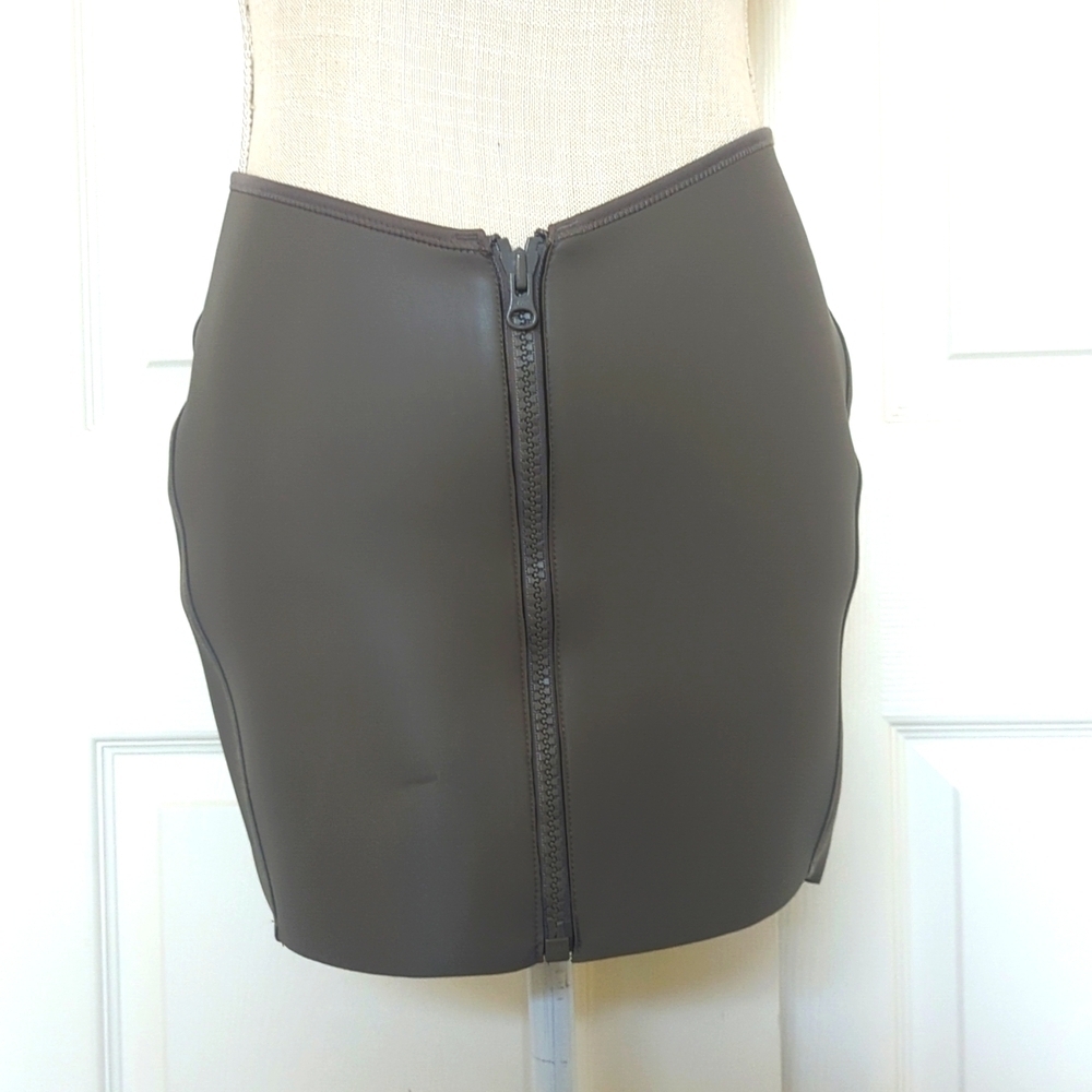 Skims Rubberized Scuba Swim Velcro Mini Skirt - Picture 5 of 9